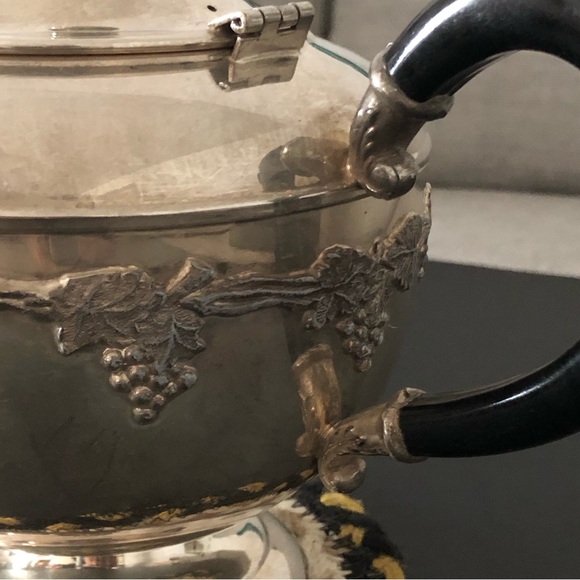 VINTAGE OLD ENGLISH REPRODUCTION SILVER-PLATED TEAPOT 1950’s - Picture 7 of 16